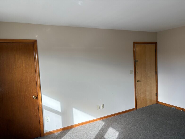 Building Photo - 1356 Roosevelt Ave