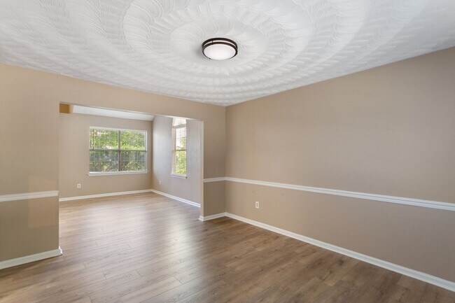 Building Photo - 1470 Berkshire Dr