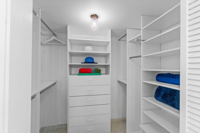 Building Photo - 550 Ave