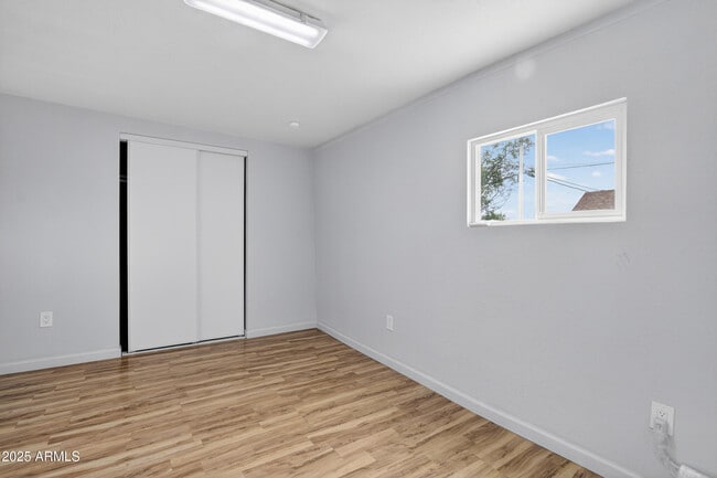 Building Photo - 1410 S 24th Ave