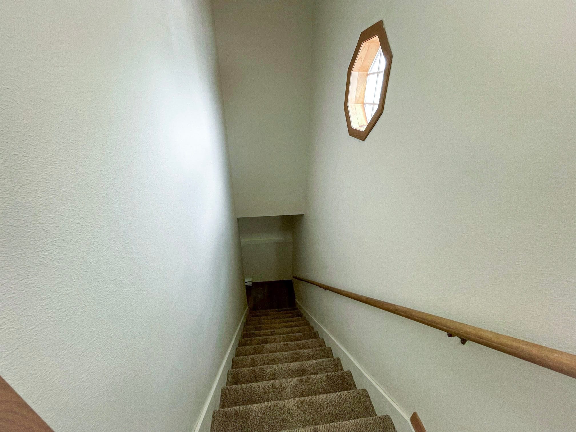 Building Photo - 627 Maple St