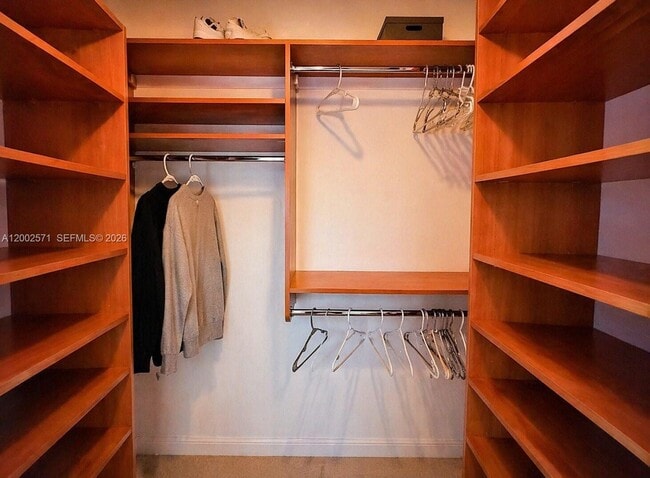 Building Photo - 848 Brickell Key Dr