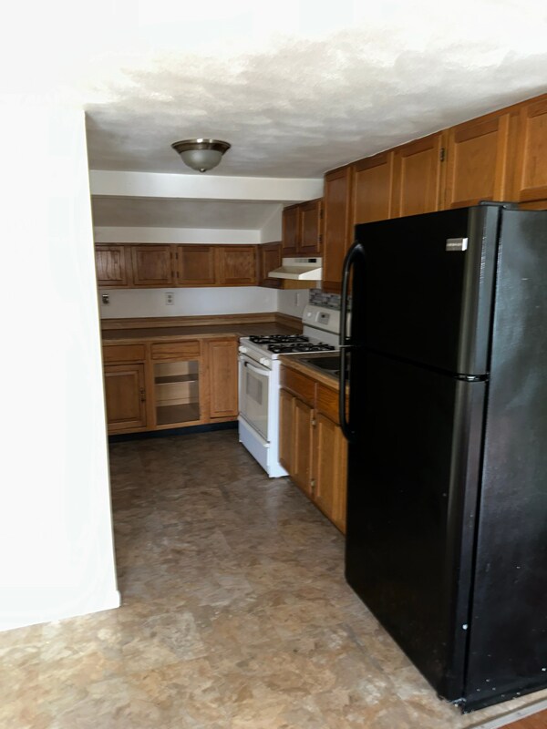 Building Photo - 623 E Lake Ave