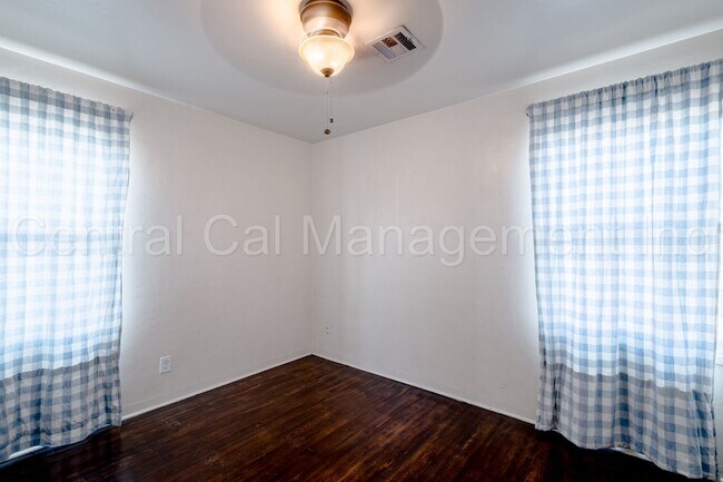 Building Photo - 3 Bedroom/1 Bath Home - $1995 Per Month!