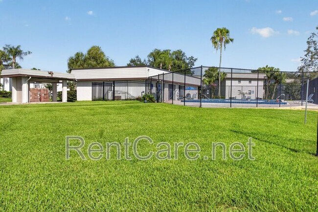 Building Photo - 53 Windtree Ln