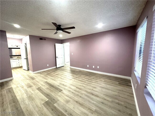 Building Photo - 1575 W Warm Springs Rd