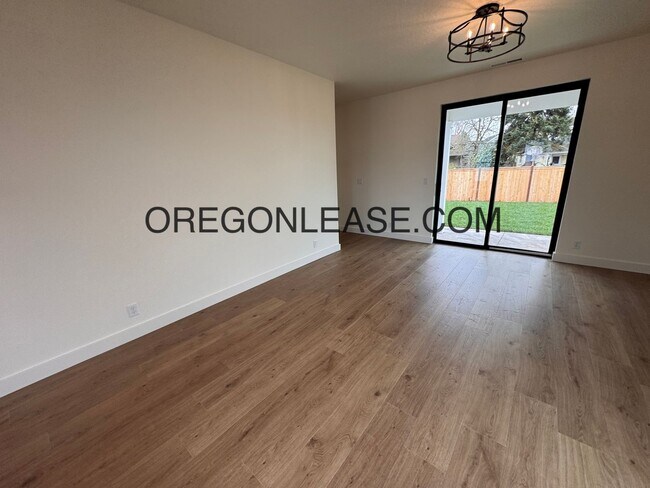 Building Photo - Brand new 3 bedroom 2.5 bath Coburg townhome