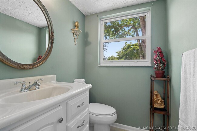 Building Photo - 473 Lake Frances Dr