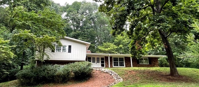 Large lot set above Lakeshore Drive - 2117 N Lakeshore Dr