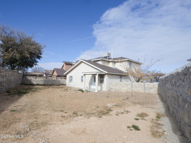 Building Photo - 12752 Tierra Salas Dr