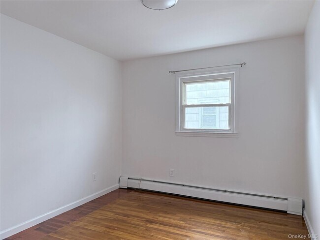 Building Photo - 14-38 144th Pl