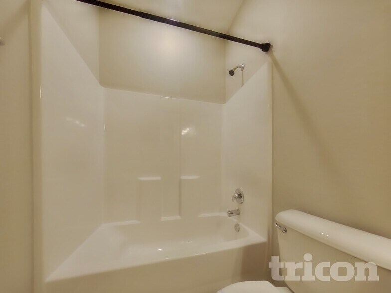 Building Photo - 1660 Luft Ln