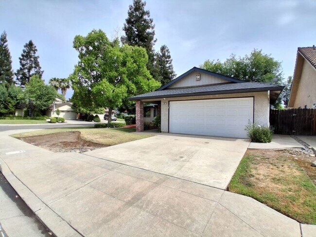Building Photo - Charming Well-Maintained 3-Bed Fresno House!
