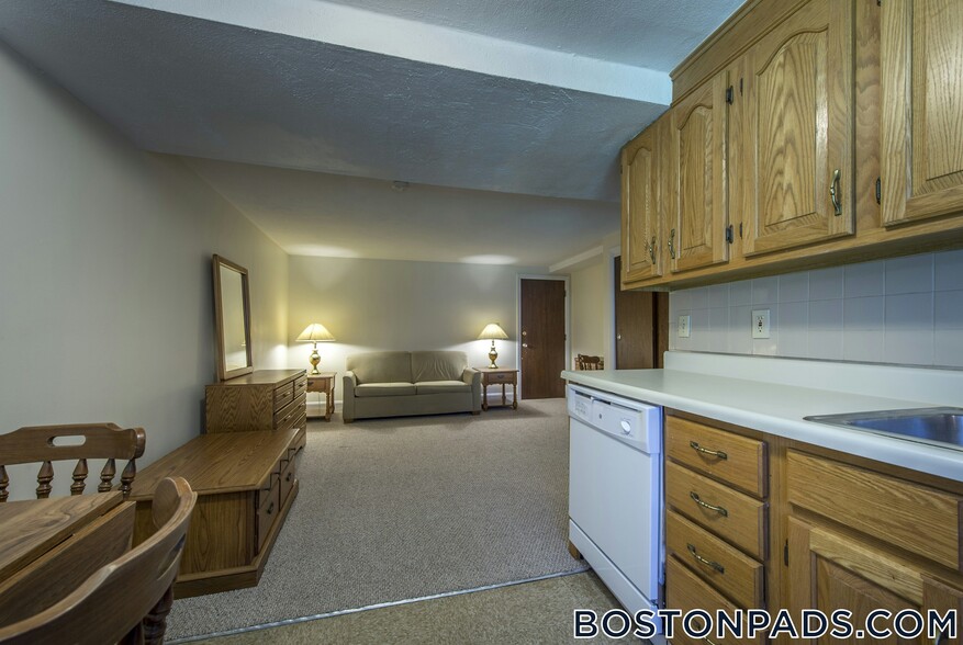 Building Photo - 9 Chester St