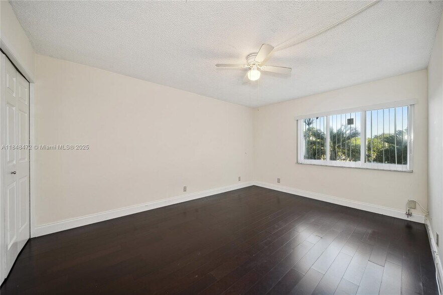Building Photo - 100 Lakeview Dr