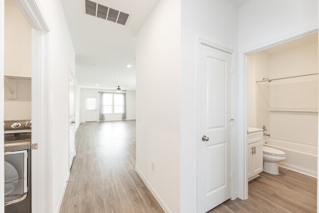 Building Photo - 21119 Sherrell Bay Dr