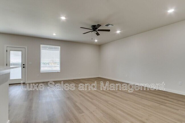 Building Photo - 8305 NW 163rd Ter