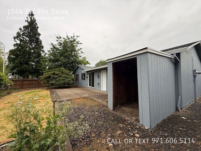 Building Photo - 1544 SW 8th Dr