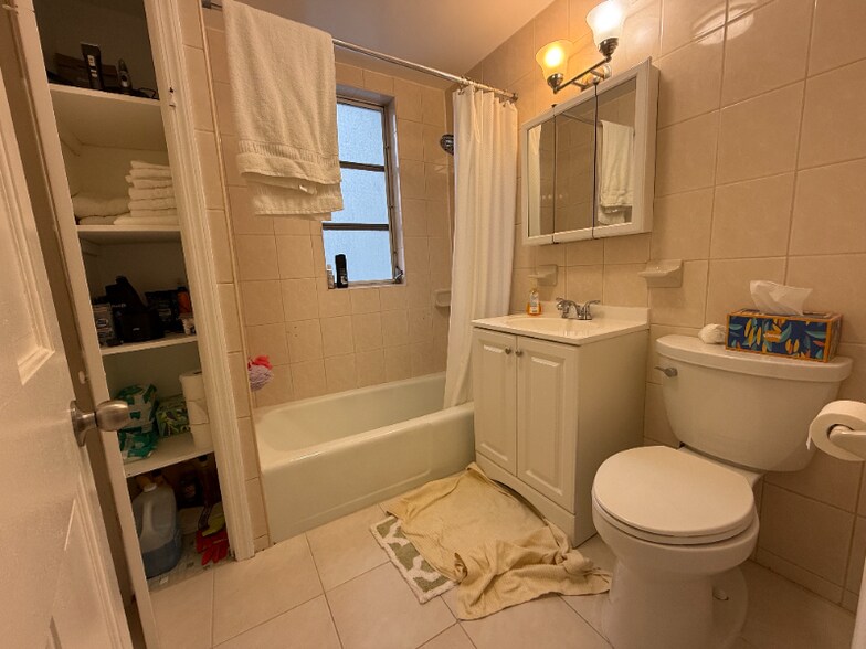 Building Photo - 180 Bay 26th St