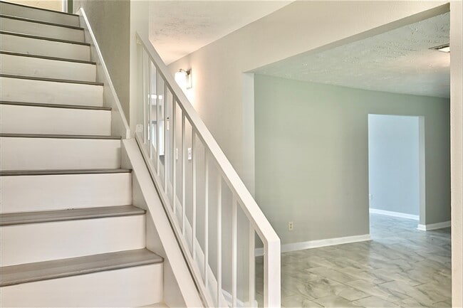 Building Photo - 7207 San Pablo Dr