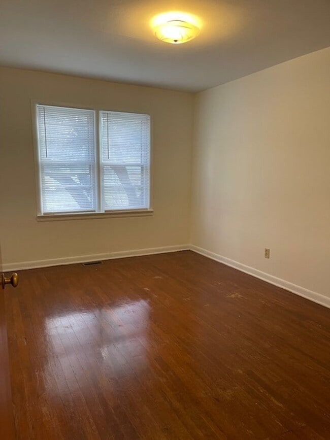 Building Photo - 323 S Weller