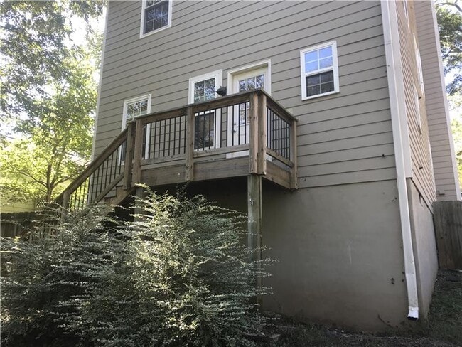 Building Photo - 27 Montgomery St SE