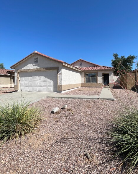 Primary Photo - 3016 W White Feather Ln