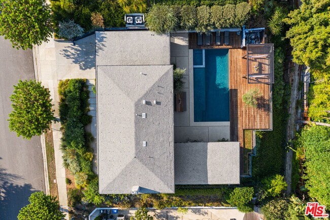 Building Photo - 2216 Winona Blvd