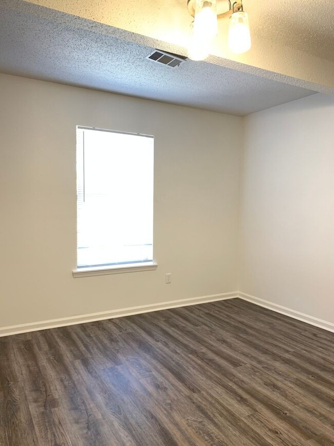 Building Photo - 1707 Wembleton Dr