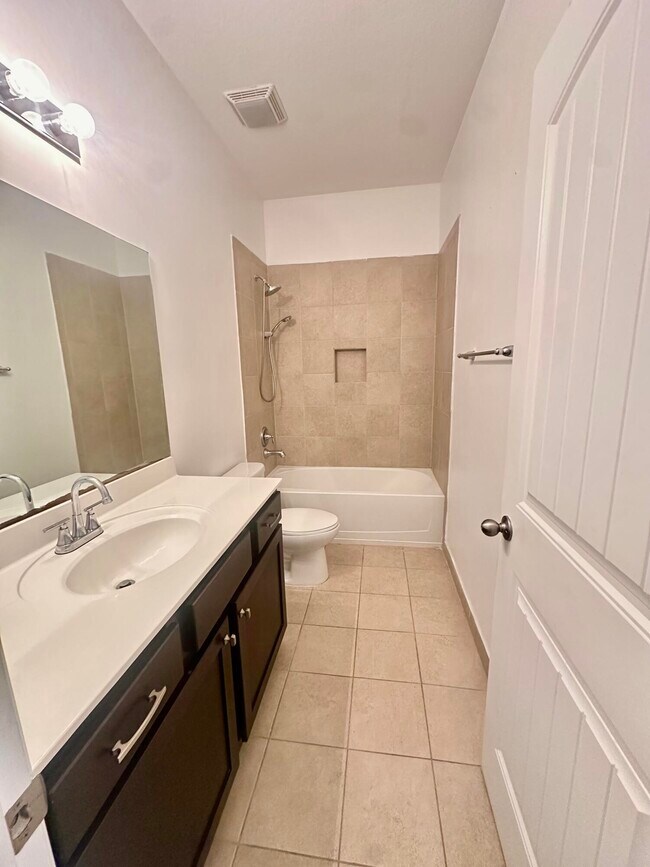 Building Photo - 1132 Vermilion Dr