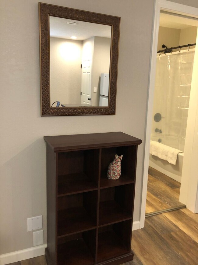 Building Photo - Beauty and Convenience! Remodeled, Fully F...