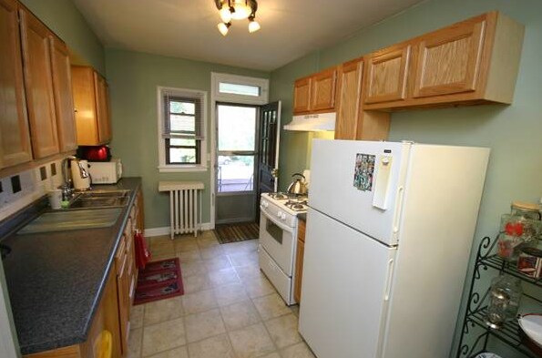 Kitchen - 1773 King Ave