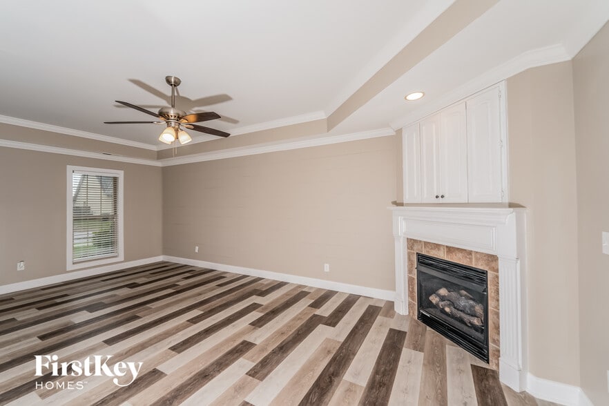 Building Photo - 145 Pine Ct