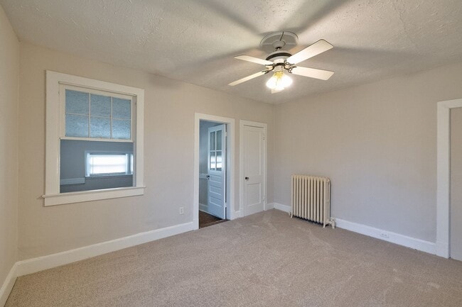 Building Photo - Great 4 Bedroom in 16th st Heights