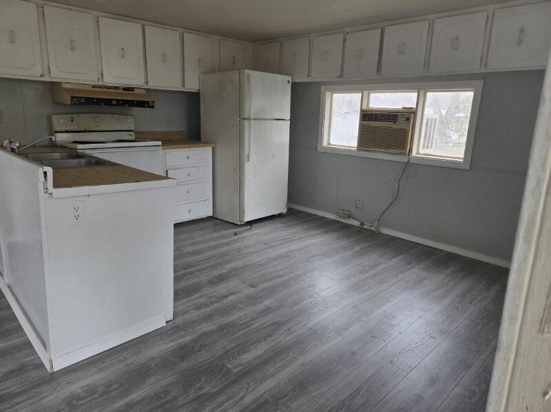 Building Photo - 2 B Harding St