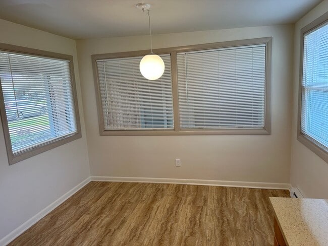 Building Photo - Beautifully updated duplex in South Eugene!