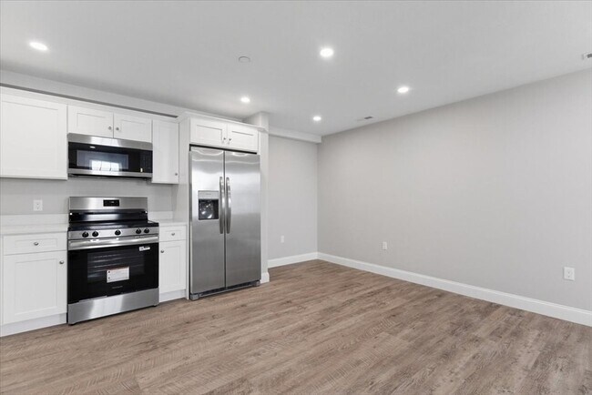 Building Photo - 202 Central St