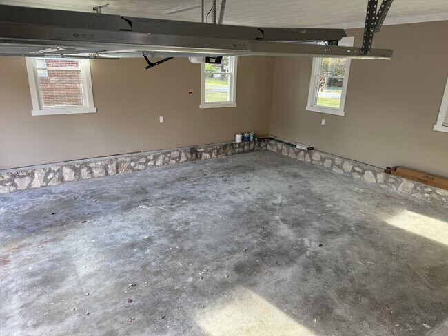 Building Photo - 516 Claremoor Ave