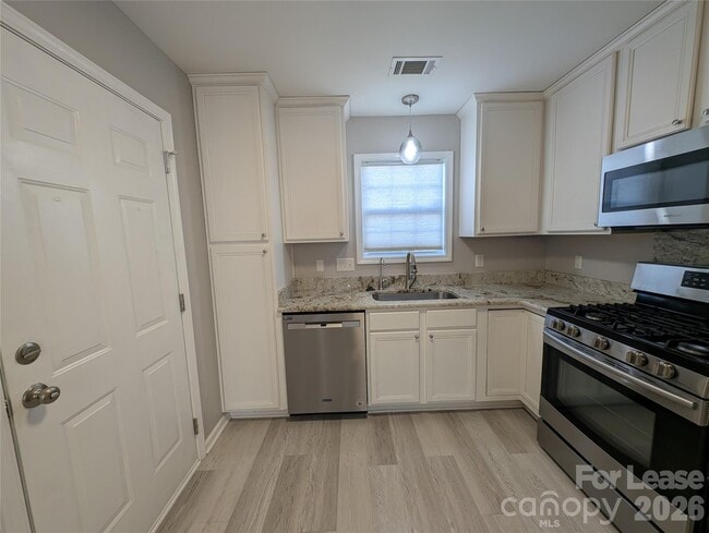 Building Photo - 4656 Sooner Ln