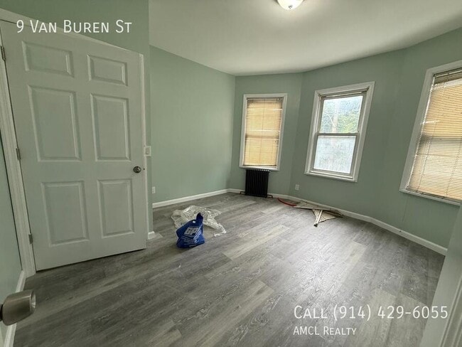 Building Photo - 9 Van Buren St
