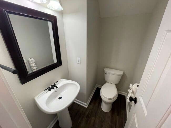 Building Photo - Updated 3BR Home - Woodstock