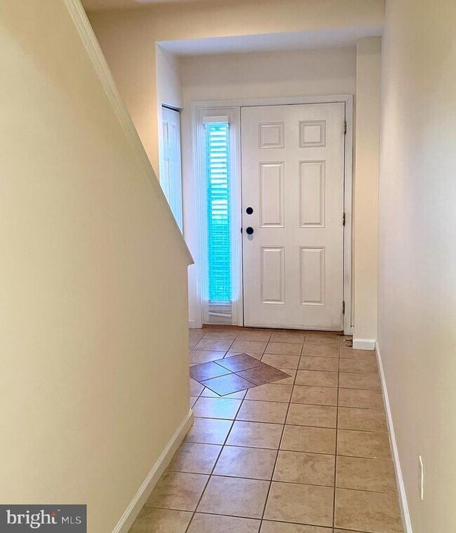 Building Photo - 2037 Powell Dr