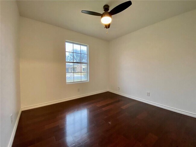 Building Photo - 2311 Dovehill Dr