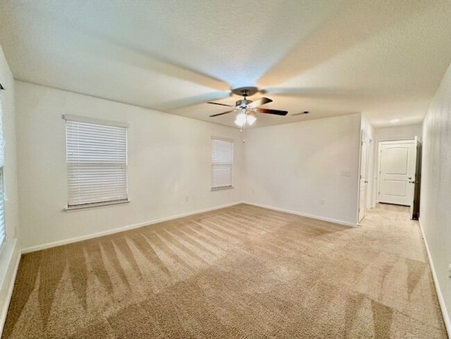 Building Photo - Beautiful 4/2/2 newer home for rent w/ community pool, playground, picnic area!