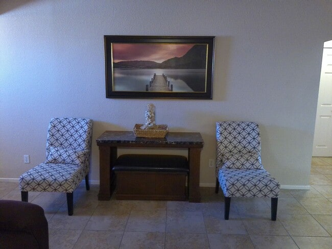 Building Photo - Seasonal  available Sept 1, 2025 to April 30,2026