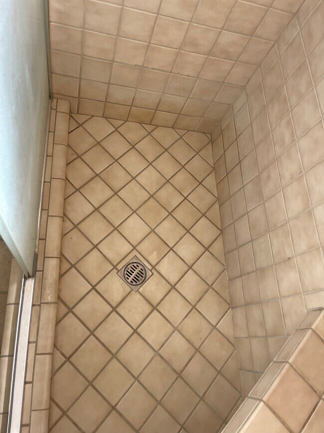 Building Photo - 817 Lake Ave