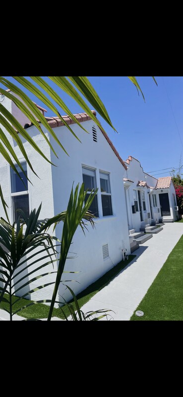 Building Photo - 523 Main St