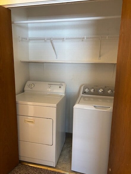 Building Photo - 1180 Golden Dawn Cir