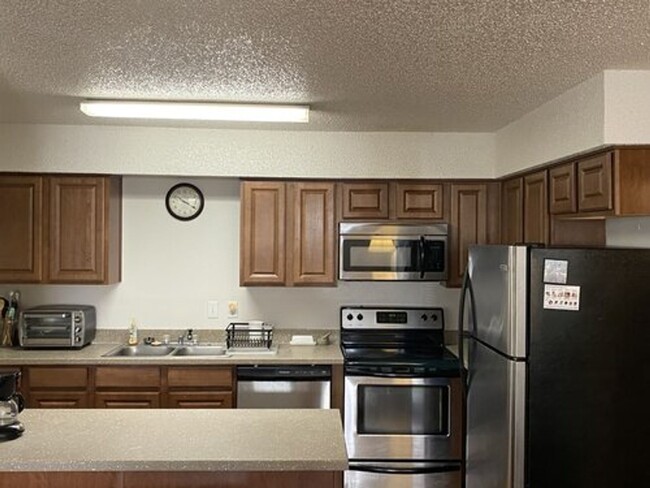 Building Photo - Langtry Apartments- 1 Bedroom 1 Bathroom
