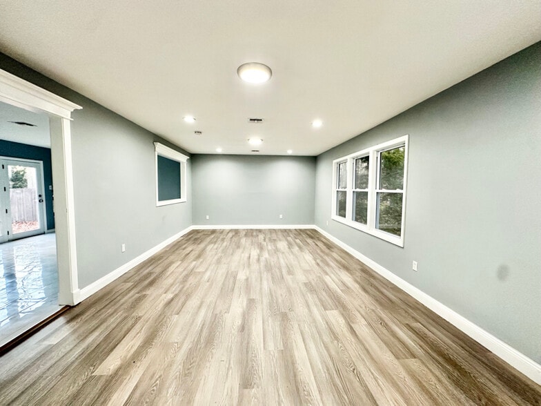 Building Photo - 306 New Jersey Rd